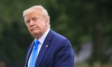 Politiko: Trampi dëshiron ta përfundojë luftën në Ukrainë, pa marrë parasysh formën e marrëveshjes paqësore