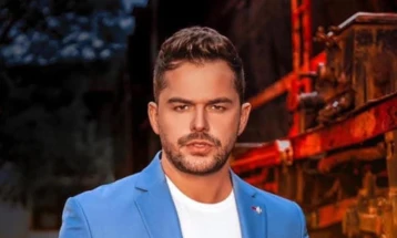 Ndahet nga jeta këngëtari Shpat Kasapi