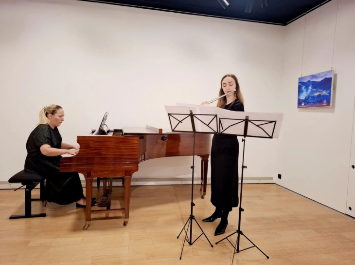 Концерт ,,Вибрации на флејта“ на Фјола Рамадани и Едита Руси во македонскиот КИЦ во Загреб