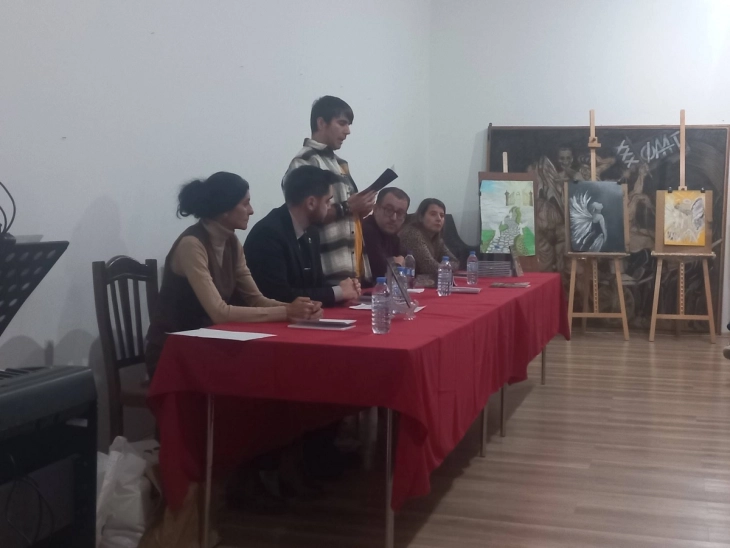 Книгата „Ѕвездите светат бесконечно“ промовирана во Кочани