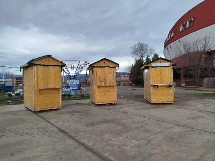 Делчево започна со новогодишното украсување