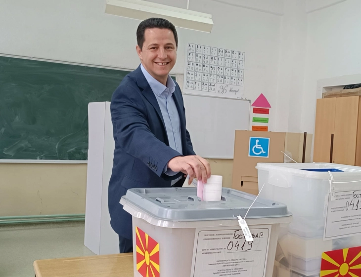 Градоначалникот на општина Гостивар, Ваљбон Лимани нема да доаѓа на работа, за одлуката на Владата ќе се жали пред Уставен суд