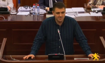 Попов до Левица: За брзо ќе ве поканам на отворање на реконструираните студентски домови