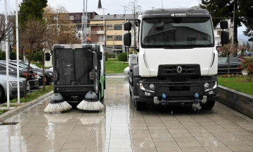 Општина Струга доби машина за чистење улици и цистерна за нивно миење  