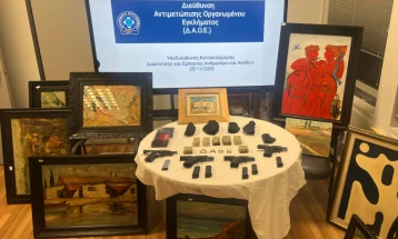 Уапсени двајца Грци за фалсификувани уметнички дела – запленети над 450 слики