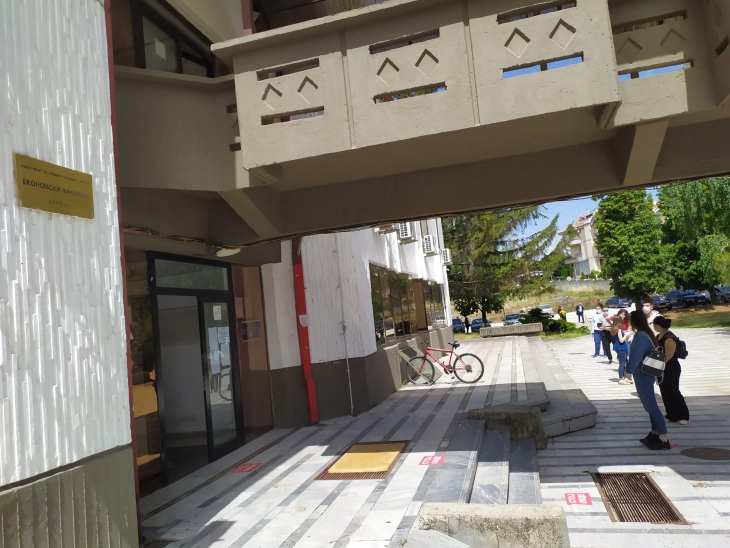 Форум на Економски факултет во Прилеп: Неопходна е поголема практична соработка на факултетот, студентите и бизнис заедницата