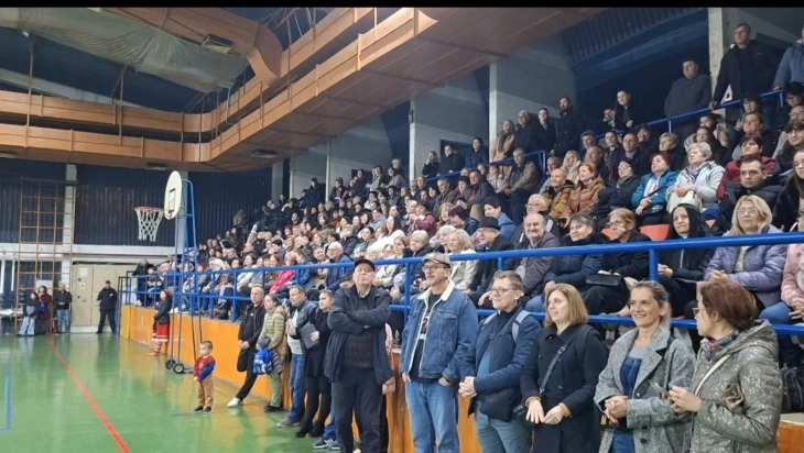 Велешани хумани со донации за семејството Јовевски чија куќа им изгоре во пожар