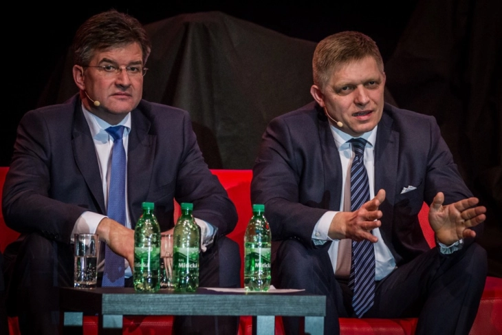 Фицо го одби барањето на коалицискиот партнер - Мирослав Лајчак останува негов советник