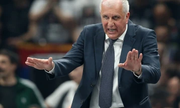 Навивачите на Партизан го дочекаа тренерот Обрадовиќ на белградскиот аеродром