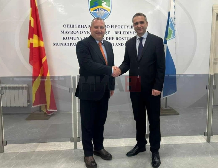 Oner Jakupovski e mori detyrën si i besuar i Qeverisë në komunën Mavrovë dhe Rostushë