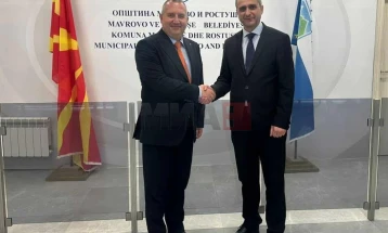 Oner Jakupovski e mori detyrën si i besuar i Qeverisë në komunën Mavrovë dhe Rostushë