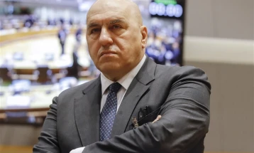 Крозето: Постои можност за воведување доброволна воена служба во Италија