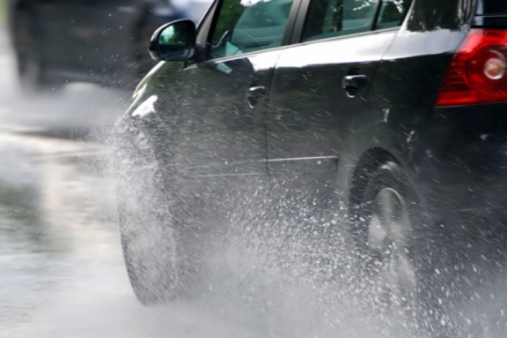 Traffic: Wet roads, no border delays