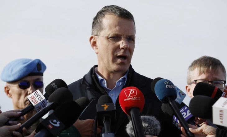 Министерот за одбрана на Романија поднесе оставка поради скандал со неговата диплома