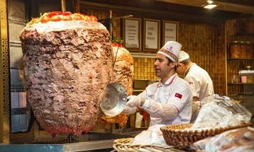 Ankara: Mbi 150 punëtorë ndërtimi janë hospitalizuar për shkak të dyshimit për helmim me ushqim, arrestohen katër persona