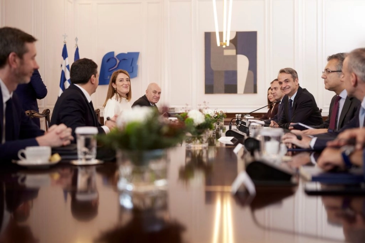 Поддршката за Украина, европската конкурентност и миграцијата во фокусот на средбата Мицотакис-Мецола