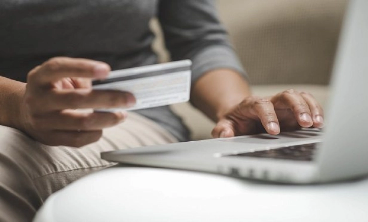 Е-трговијата на Балканот под просекот на ЕУ, во земјава 36,4 отсто од граѓаните купуваат онлајн