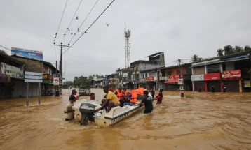 Së paku 153 persona e humbën jetën në vërshimet dhe rrëshqitjet e dheut në Sri Lankë