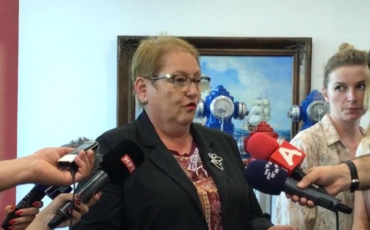 Изјави на министерката Јаневска и извршниот директор на Стопанската комора (во живо)