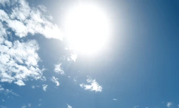 Mot i qëndrueshëm gjatë fundjavës, nga e marta i ndryshueshëm në disa vende me reshje të dendura të shiut