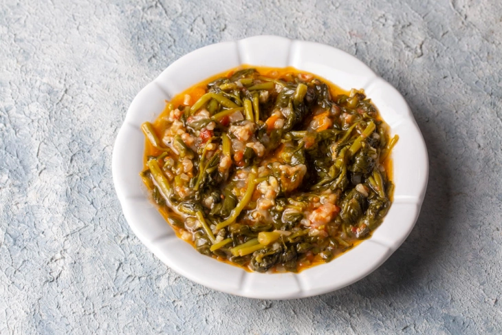 Спанаќ со ориз (посно јадење)