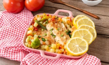 Peshk i pjekur me perime