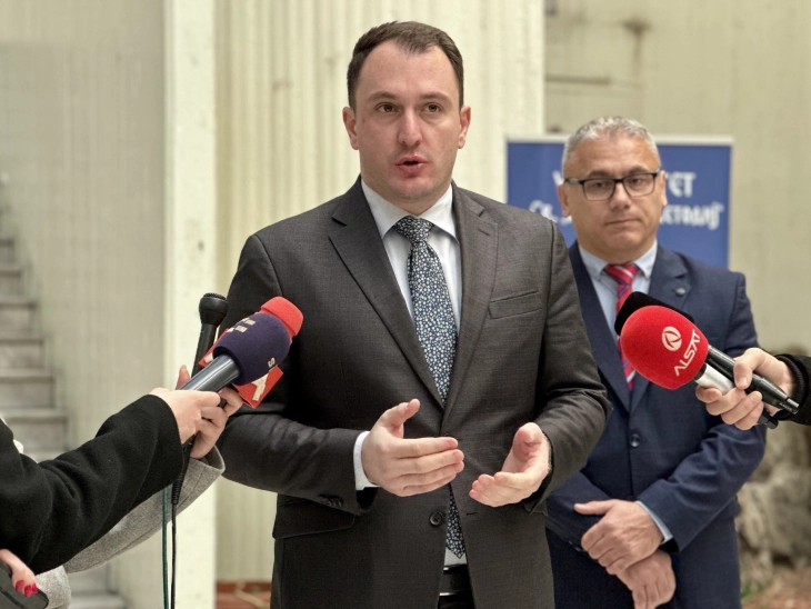 Андоновски: Со бесплатен интернет и ваучери за електронски уреди го намалуваме дигиталниот јаз меѓу студентите