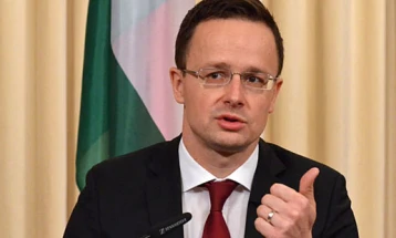 Sijarto: Hungaria zhvillon politikë sovrane, nuk kërkon leje as nga Berlini, as nga Brukseli