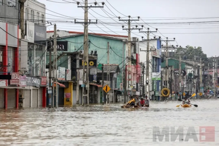 Në Azi mbi 1.000 viktima nga stuhia tropikale