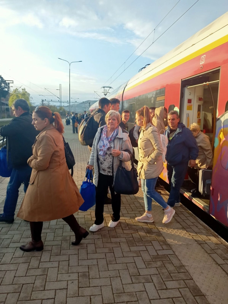 Машинскиот извршен персонал во бојкот, во прекин железничкиот сообраќај