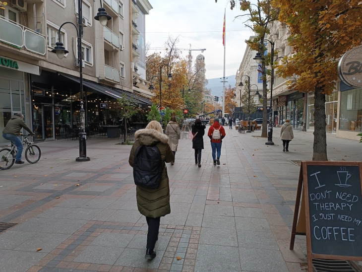 Облачно со утринска магла, приквечер локални врнежи од дожд