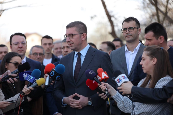 Мицкоски на поставување камен темелник на градинка во Ѓорче Петров