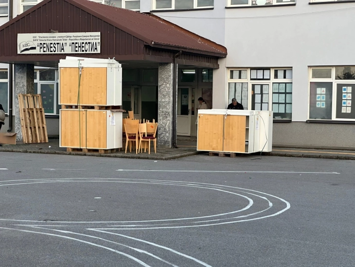 Дебарски иселеник во Шведска обезбеди донација за дебарската деветтолетка „Пенестија“