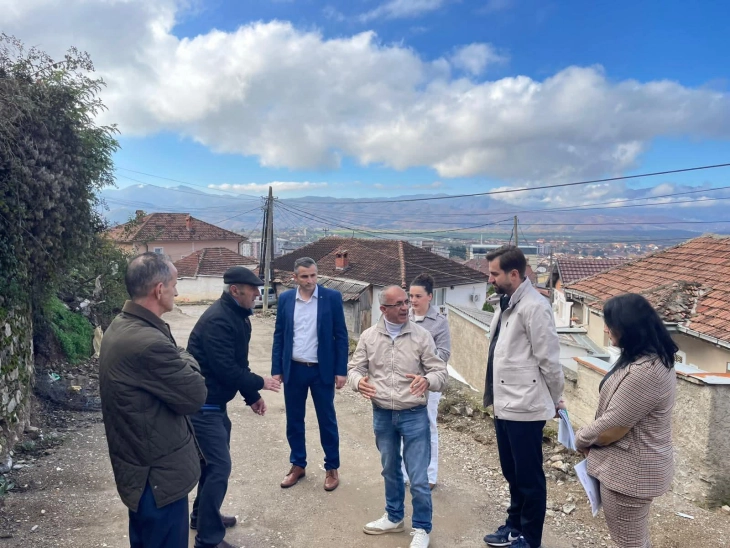 Градоначалникот Меља изврши увид во градежните работи на три локални улици во Дебар