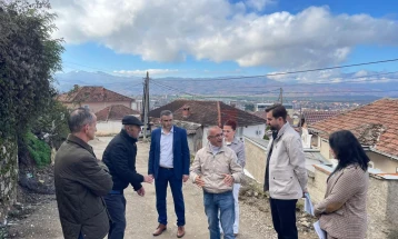 Kryetari i Dibrës Mela inspektoi punimet ndërtimore në tre rrugë lokale në Dibër