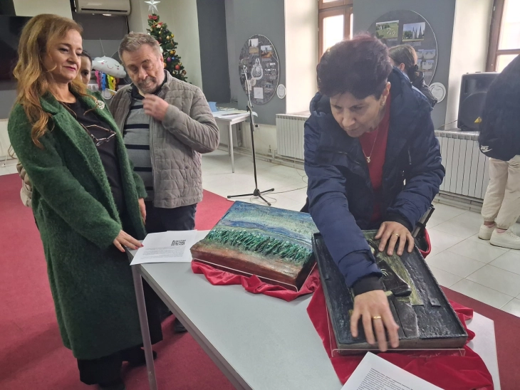 Во битолскиот Музеј отворена мултисензорна изложба „Допир на уметноста“