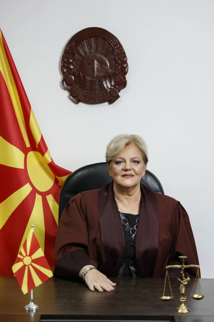 Уставната судијка Јадранка Дабовиќ-Анастасовска поднесе оставка