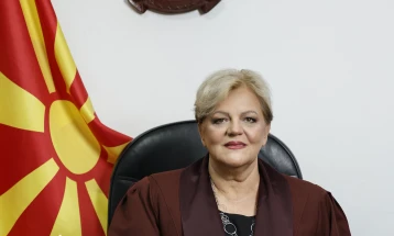 Уставната судијка Јадранка Дабовиќ-Анастасовска поднесе оставка