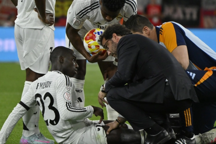 Реал најмалку три недели без повредениот Менди