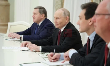 Петчасовен маратон во Кремљ: Путин го прими ажурираниот американски мировен план за Украина