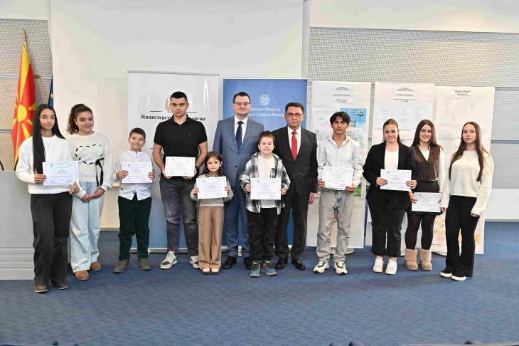 Доделени наградите од конкурсот за ликовна и литературна творба по повод Светскиот ден на штедењето