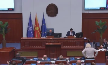 Собранието ја констатираше оставката на уставната судијка Дабовиќ-Анастасовска, ВМРО-ДПМНЕ со барање за договор за една анкетна за трагедиите