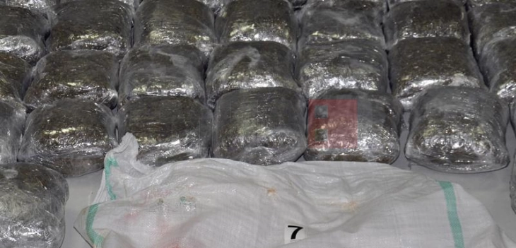 Tramp paralajmëron sulme të mundshme tokësore në Amerikën Latine kundër karteleve të drogës