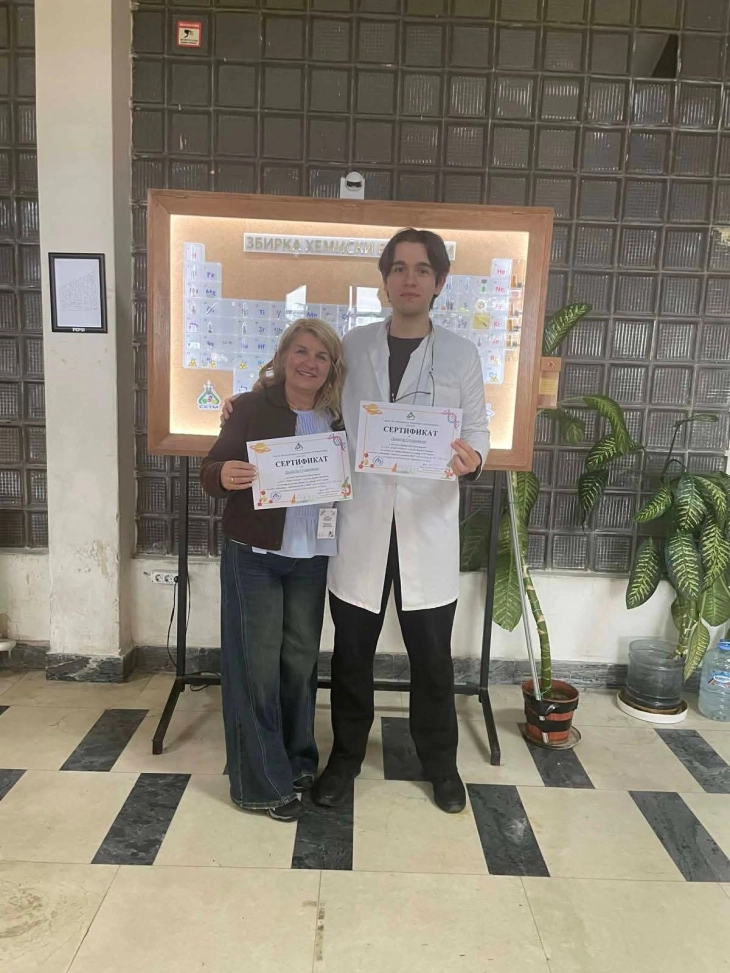 Средношколците од Крива Паланка со награди за едукативни достигнувања по предметите хемија и физика