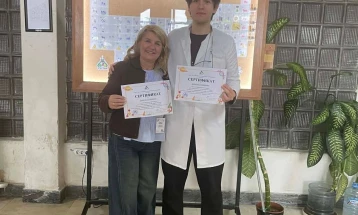 Средношколците од Крива Паланка со награди за едукативни достигнувања по предметите хемија и физика