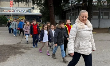 Герасимовски: 515 ученици евакуирани безбедно во симулација на земјотрес и пожар во училиштето „Јохан Хајнрих Песталоци“