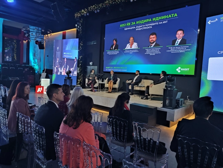 Панел на конференцијата на МАСИТ: За економски напредок е неопходна синергија помеѓу образованието и индустријата 