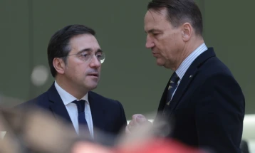 Sikorski: Këshilli NATO-Rusi nuk ekziston më, siguria evropiane po ndërtohet kundër Moskës