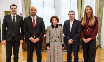 Takim i Siljanovska-Davkovës me profesorë të Fakultetit për arsim fizik, sport dhe shëndet