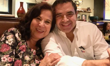 Трамп го помилува демократскиот конгресмен од Тексас, Хенри Куелар, и неговата сопруга, обвинети за примање поткуп